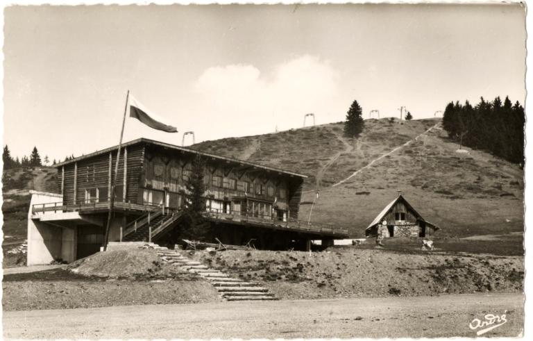 Le Collet d'Allevard en été. Chalet-hôtel Les Rhododendrons