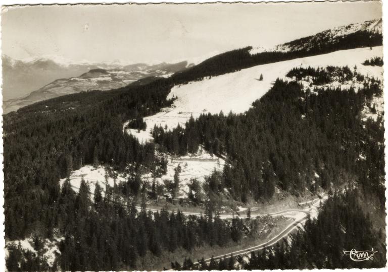 Vue aérienne de la route du Collet d'Allevard