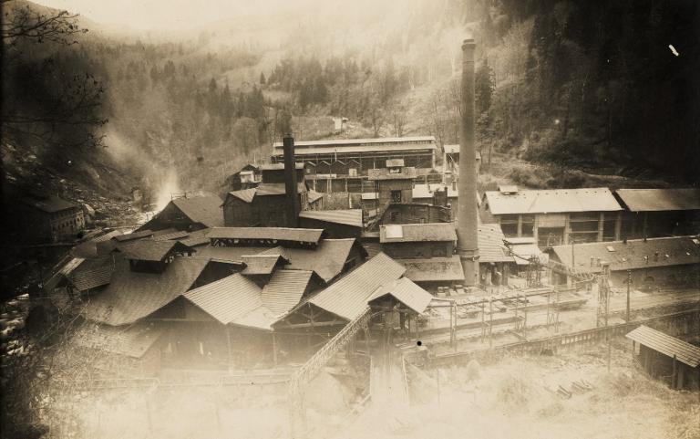 Vue de l'usine de la Gorge depuis le chemin des Panissières