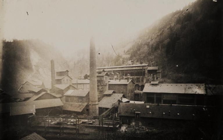 Vue de l'usine de la Gorge depuis le chemin des Panissières