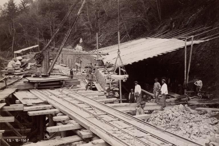 Chantier de construction de la centrale de Pinsot