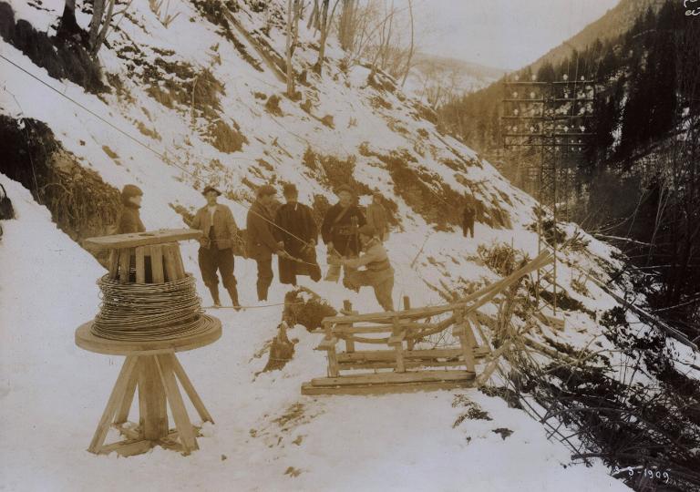 Construction de la ligne électrique entre Allevard et Pinsot