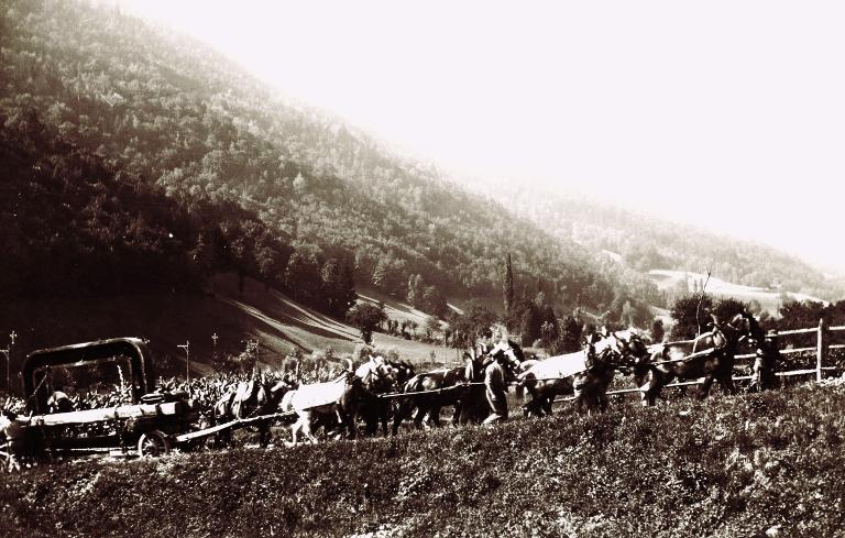 Convoi de matériel destiné aux centrales hydroélectriques de la vallée du Haut-Bréda