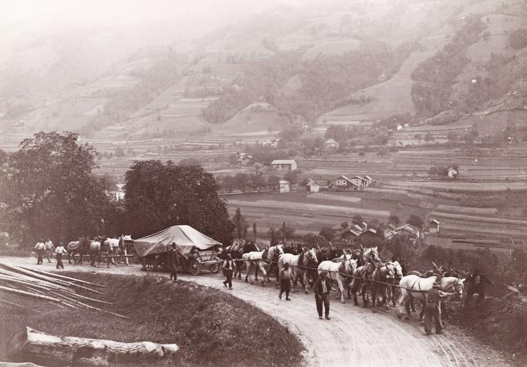 Convoi de matériel destiné aux centrales hydroélectriques de la vallée du Haut-Bréda