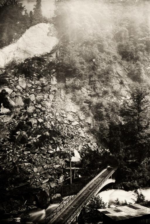 Éboulement à l'usine de la gorge : vue sur le pont