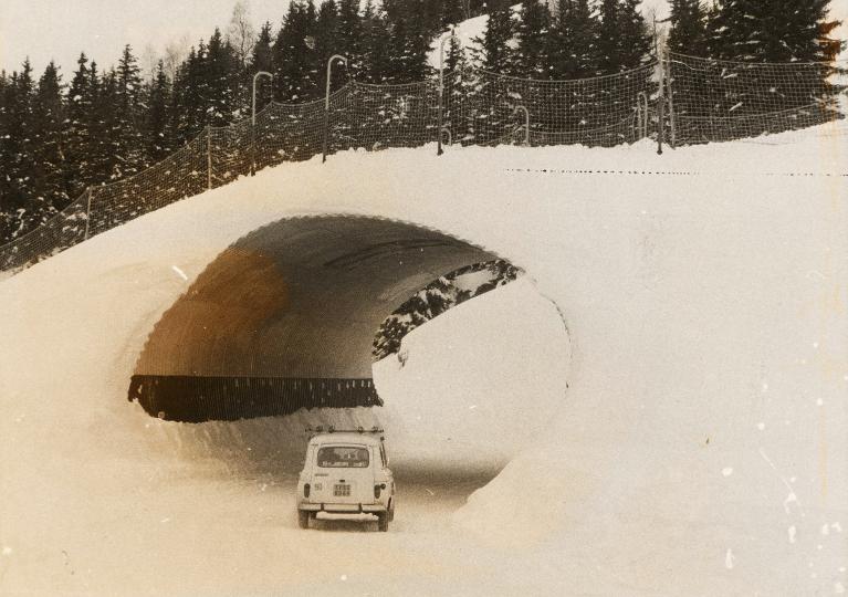 Une 4L quitte le Super Collet