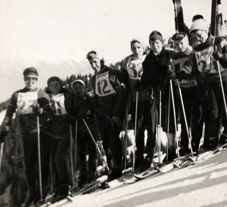 Groupe de skieurs lors d'une compétition