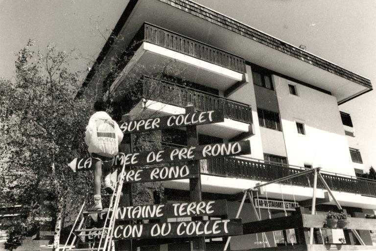 Le Collet d'Allevard : installation de pancartes indicatives sur le site de Malatrait