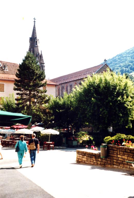 Vue de la place de la Résistance à Allevard