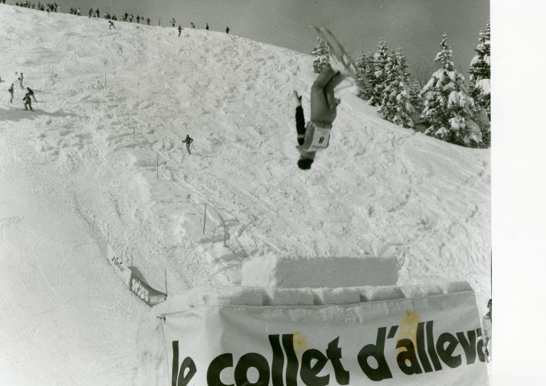Ski acrobatique : saut périlleux arrière