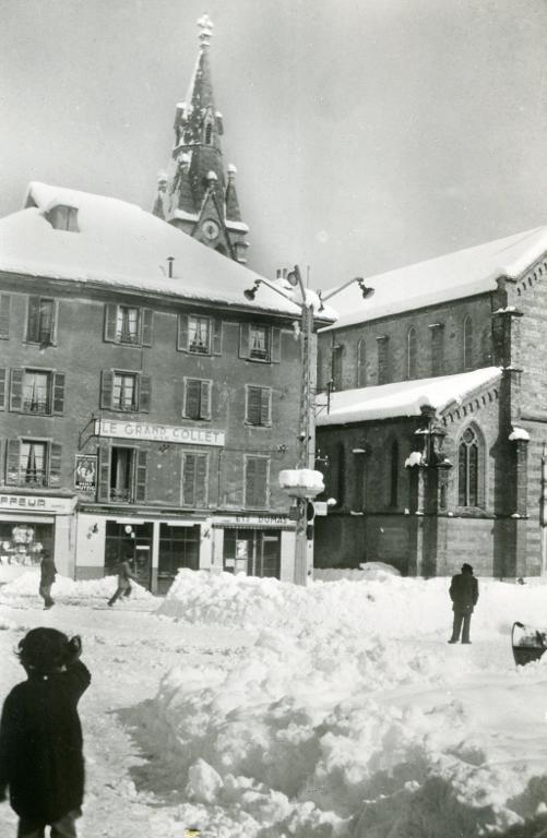 Allevard : vue de la Place de la Résistance en hiver