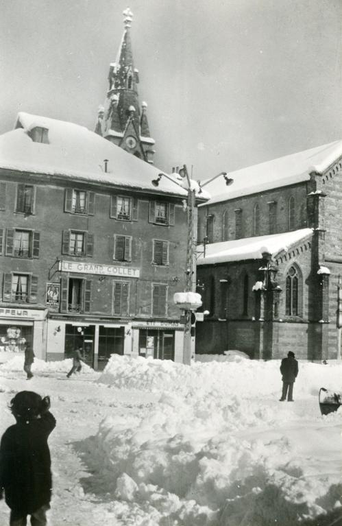 Allevard : vue de la Place de la Résistance en hiver
