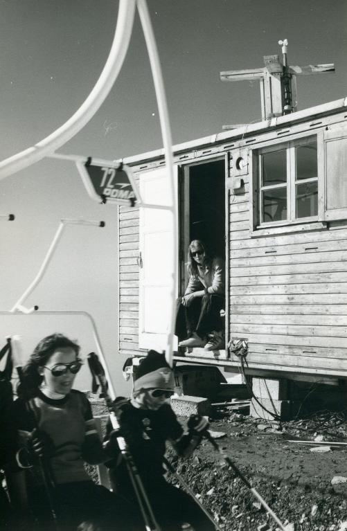 Vue de la gare d'arrivée du télésiège des Plagnes en été