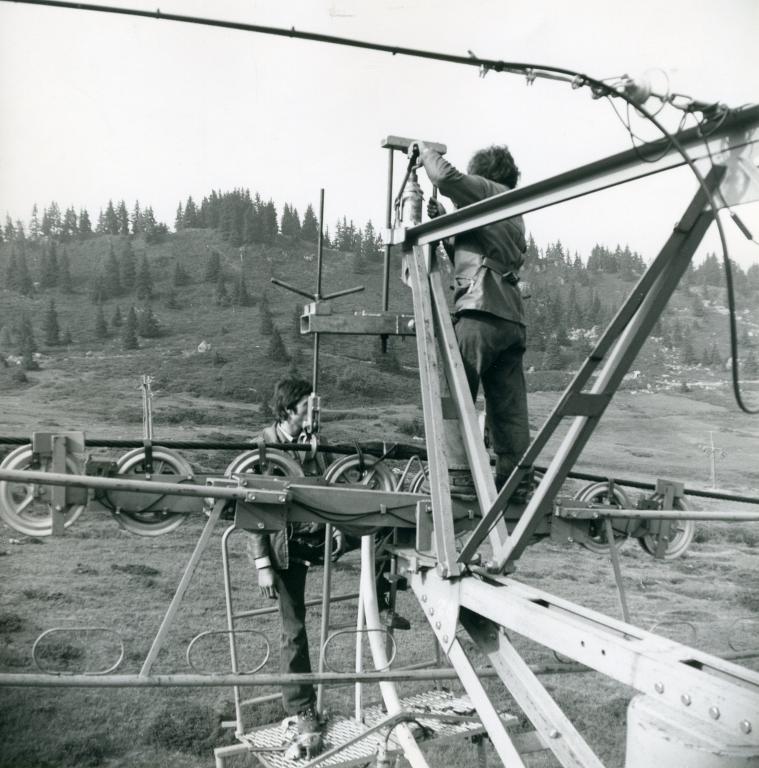 Installation ou réparation d'un télésiège au Collet d'Allevard