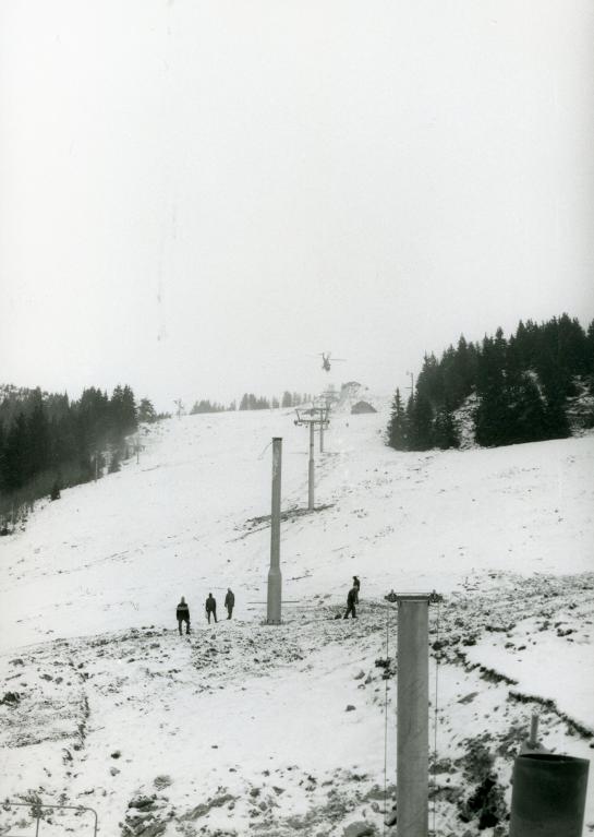 Chantier du télésiège de Grand-Paul : Installation des pylones