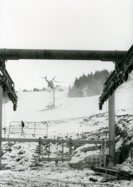 Chantier du télésiège de Grand-Paul : Installation des pylones
