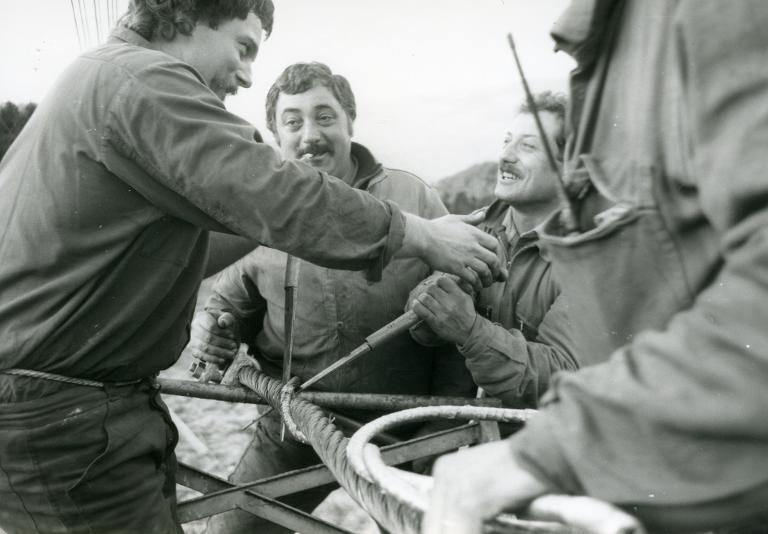 Chantier du télésiège de Grand-Paul : vue de 4 travailleurs