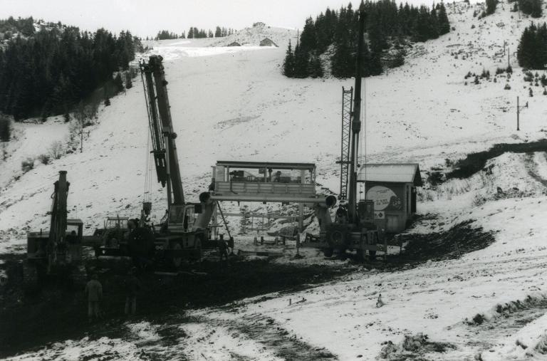 Chantier du télésiège de Grand-Paul : Installation de la gare de départ