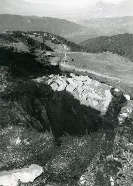 Chantier du télésiège de Grand-Paul : fondation des pylônes et vue sur Fontaine-Terre