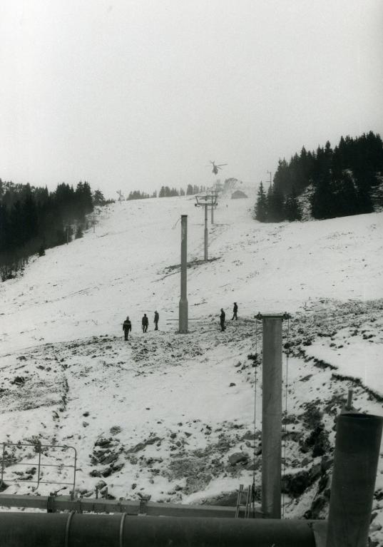 Chantier du télésiège de Grand-Paul : Installation des pylones