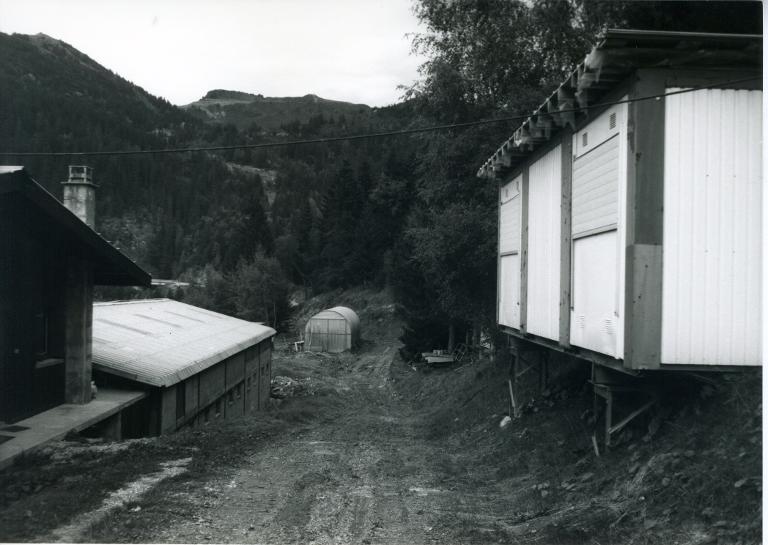 Collet d'Allevard : cabanons de chantier ?