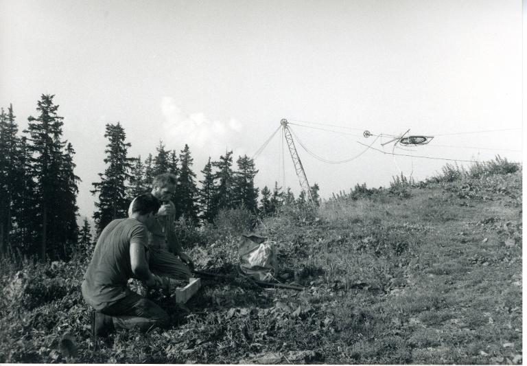 Chantier du télésiège de Grand-Paul : vue de 2 travailleurs