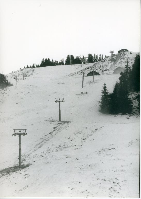 Chantier du télésiège de Grand-Paul : installation d'un pylône