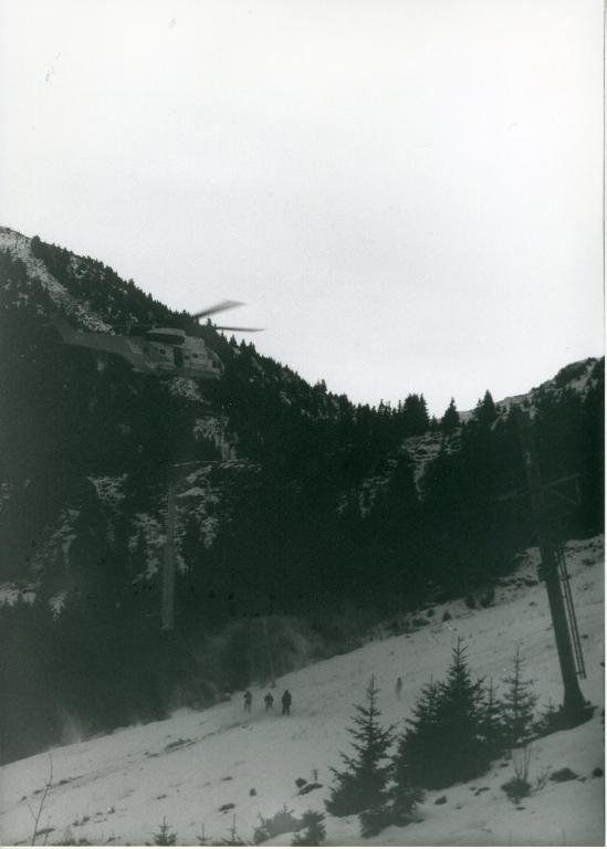 Chantier du télésiège de Grand-Paul : installation d'un pylône