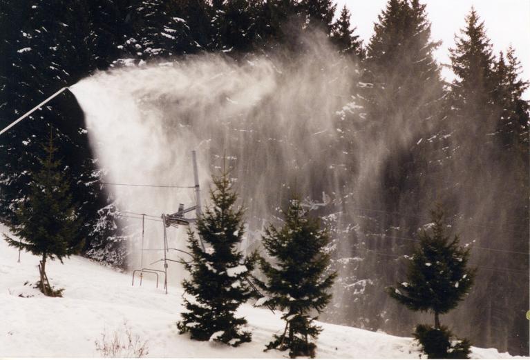 Enneigeur et sapins au Collet d'Allevard