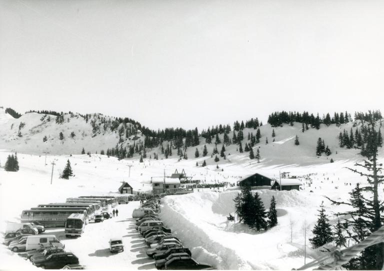 Vue générale du arking et du plateau du Super Collet