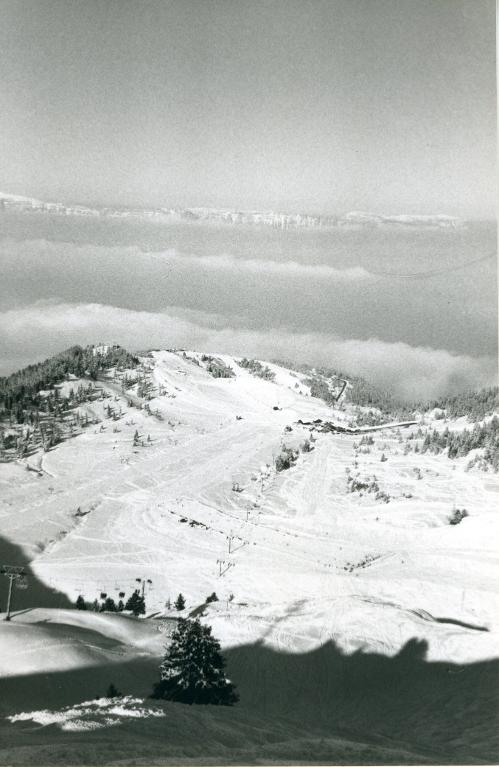 Vue aérienne du Super Collet : la piste de ballet sous le télésiège des Plagnes