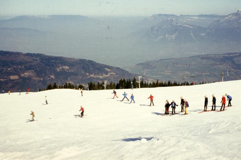 Skieurs débutants sur les pistes du Collet