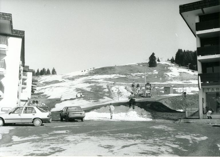 Le Collet d'Allevard : vue du bas des pistes de Malatrait