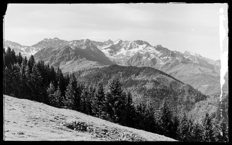 Vue sur la chaîne du Puy Gris et glacier du Gleyzin
