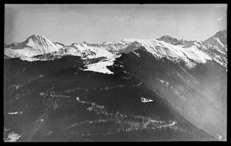 Vue aérienne du Collet d'Allevard en hiver