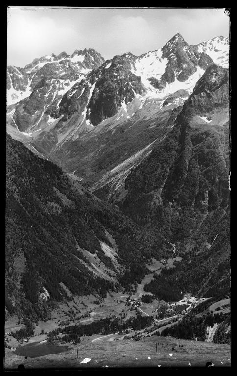 Vue du Grand Rocher : Fond de France et le Vallon de Combe Madame