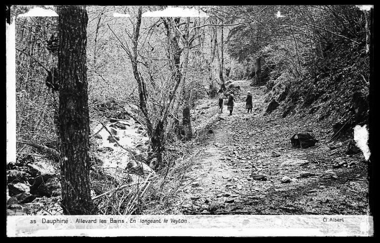 Promenade en longeant le Veyton