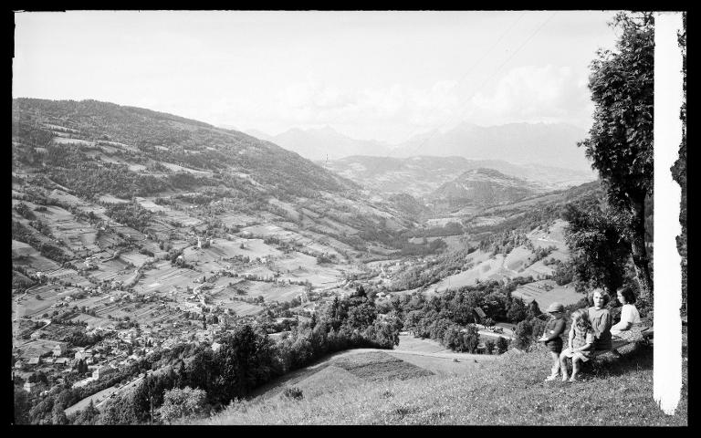 Vue sur la Vallée du Bréda et le massif des Bauges depuis Montouvrard