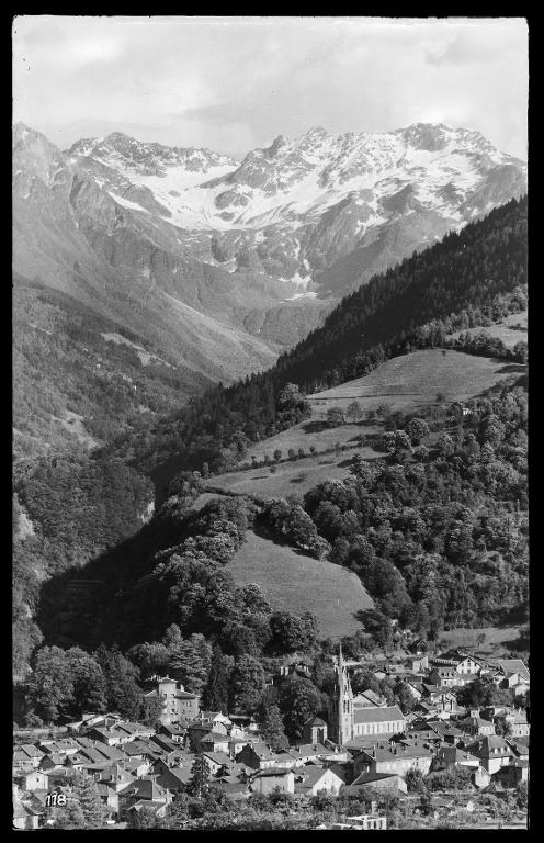 Vue d'Allevard et du Glacier du Gleyzin