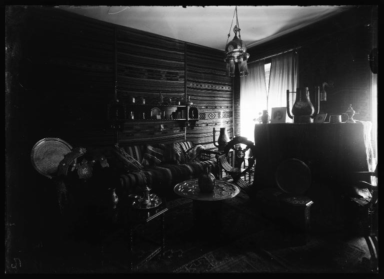 Un hôtel à Allevard, vue d'un salon à l'orientale