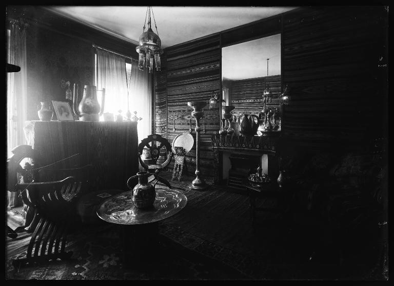 Un hôtel à Allevard, vue d'un salon à l'orientale