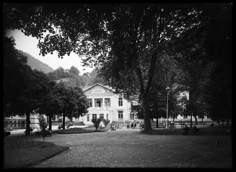 Le Casino dans le Parc thermal d'Allevard