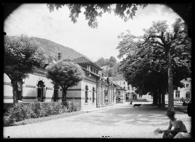 Le bâtiment thermal Nièpce dans le Parc thermal d'Allevard