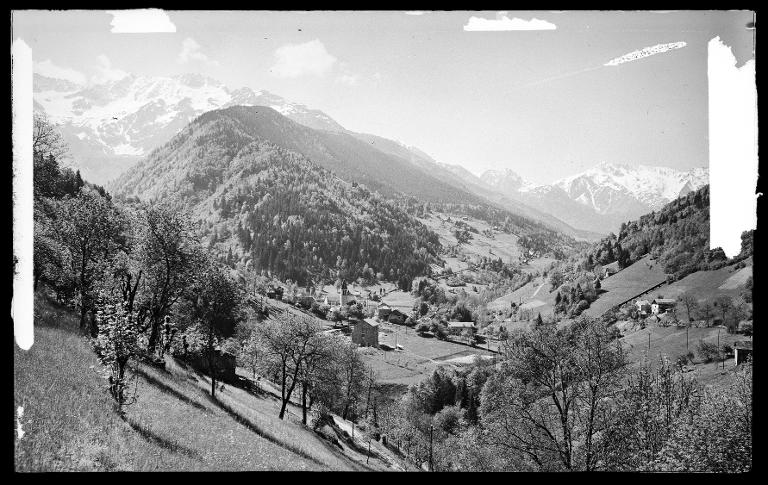Le village de Pinsot et les vallées du Gleyzin et du Bréda