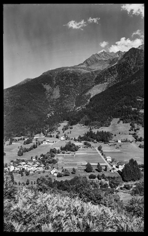 Vue du hameau du Grand Thiervoz et de la Montagne de Tigneux