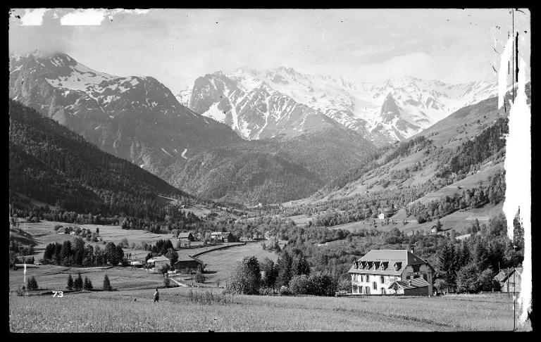 Saison estivale. Les hôtels du Curtillard et le massif des Sept-Laux