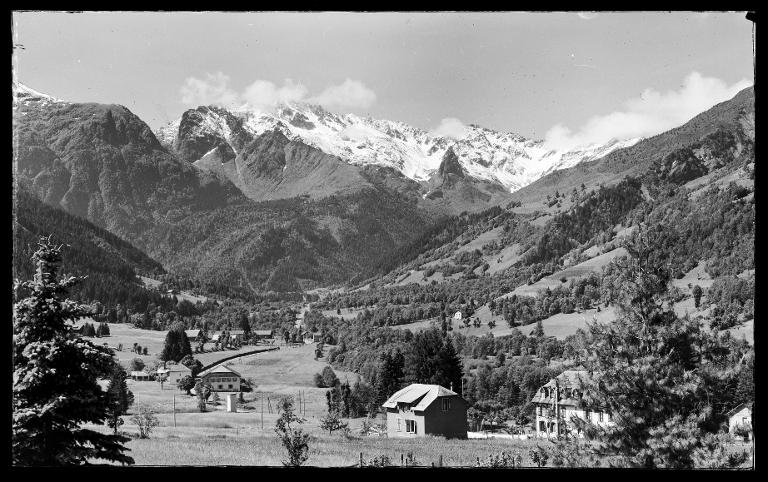Saison estivale. Les hôtels du Curtillard et le massif des Sept-Laux
