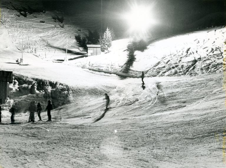 Ski nocturne au Collet d'Allevard : vue des pistes éclairées