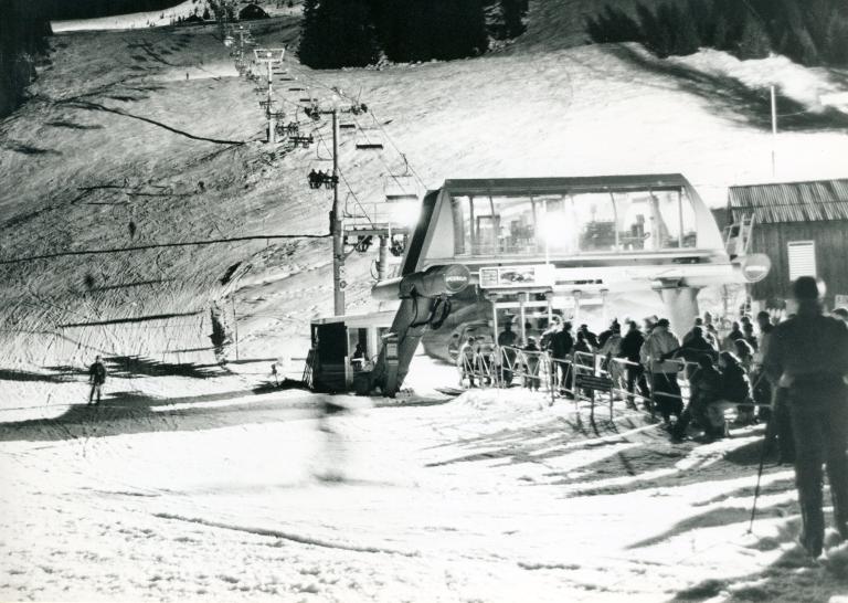 Ski nocturne au Collet d'Allevard : télésiège et pistes éclairées