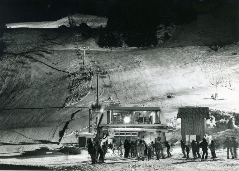 Ski nocturne au Collet d'Allevard : télésiège et pistes éclairées